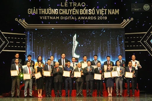 Giải thưởng Chuyển đổi số Việt Nam năm 2019 được trao cho 50 giải pháp chuyển đổi số xuất sắc của các doanh nghiệp.