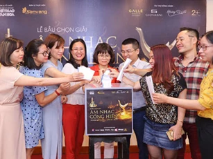 Lần đầu tiên giải Âm nhạc Cống hiến bầu chọn online