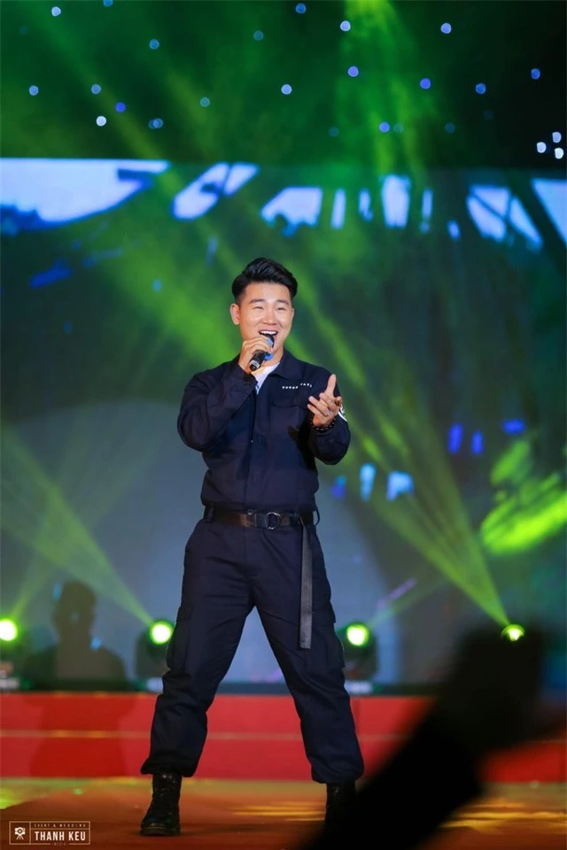 Showbiz Việt lao đao vì dịch: Người hát livestream, kẻ cuốc đất, trồng cây - 3