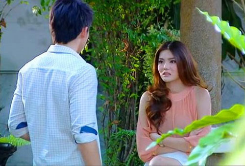 Bạn gái cũ đến hỏi vay tiền mà chồng tôi xua tay đuổi về, bất bình nên tôi muốn cho cô ấy mượn 30 triệu không ngờ lại bị anh mắng xối xả