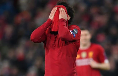 Salah thất vọng sau trận thua của Liverpool.
