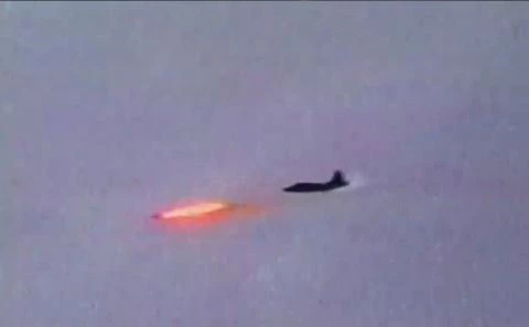 Su-25SM3 phóng tên lửa Vikhr.
