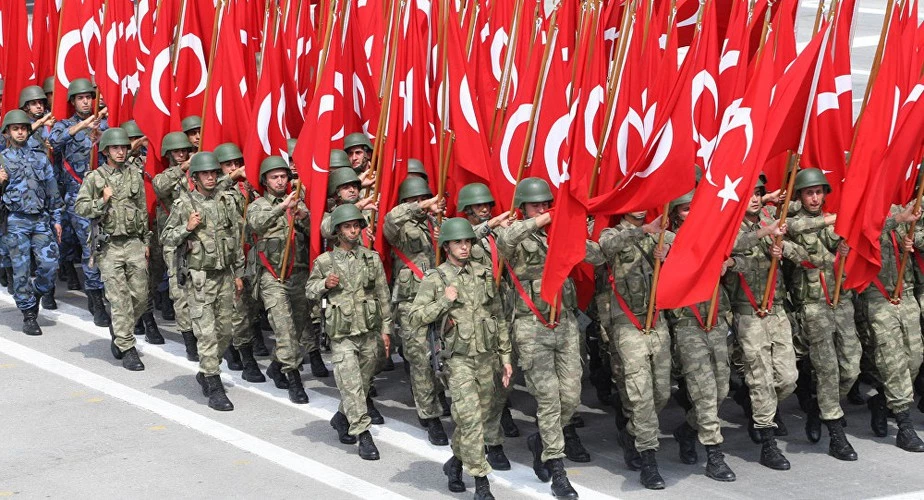 Theo Global Fire Power, lực lượng vũ trang Thổ Nhĩ Kỳ có quân số 412.691 người, đứng thứ trên 14 thế giới, ngoài ra họ còn có khoảng 378.000 quân dự bị.
