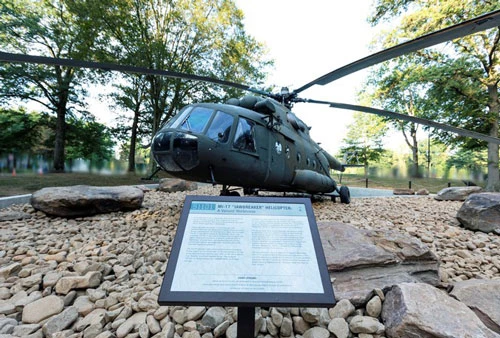 Chiếc trực thăng Nga trong khuôn viên trụ sở Cơ quan tình báo CIA