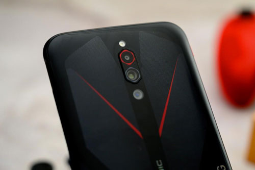 Smartphone RAM 16 GB, kết nối 5G, pin 4.500 mAh, sạc 55W, giá gần 13 triệu