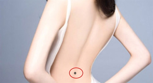 Chỉ tận nơi 6 nốt ruồi phú quý ẩn giấu trên tấm lưng ngọc ngà của phụ nữ, chớ dại mà xóa bỏ