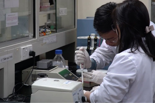 Hội doanh nhân trẻ Việt Nam ủng hộ 10.000 bộ kit phát hiện vi rút Corona