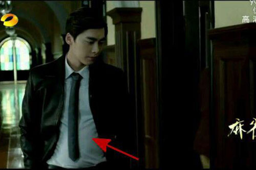 Khi các nam thần màn ảnh xứ Trung vô tình lộ mỡ bụng "ngồn ngộn" trên phim