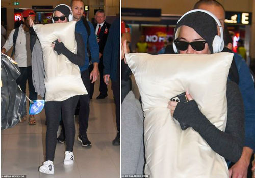 Katy Perry rời Australia sau khi Tom Hanks nhiễm bệnh