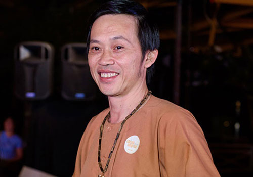 Hình ảnh 'chất chơi', sành điệu thời trẻ của danh hài Hoài Linh