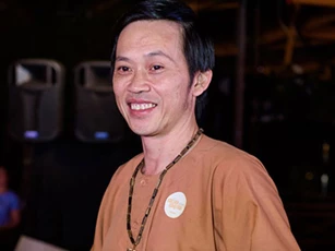Hình ảnh 'chất chơi', sành điệu thời trẻ của danh hài Hoài Linh