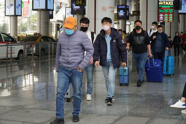 Tạm dừng cấp giấy phép lao động cho người từ vùng dịch Covid-19