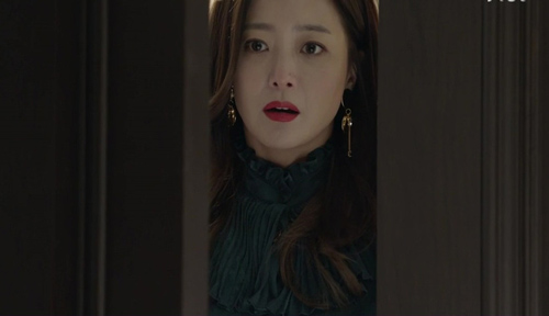 Chủ nhật nào chồng cũng vắng nhà, vợ đi theo thì 'choáng váng' phát hiện bí mật kinh khủng đằng sau đó