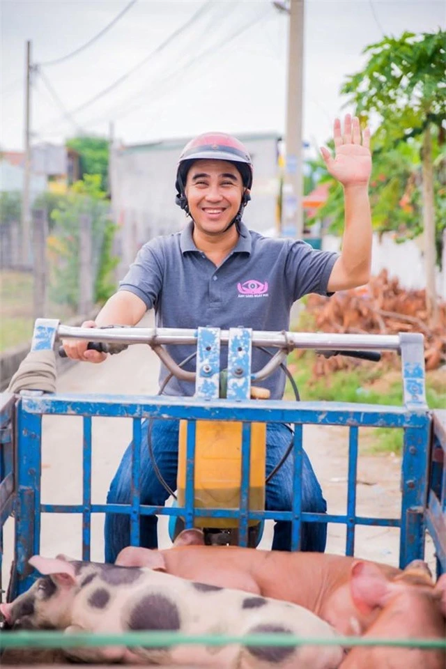 Quyền Linh phòng dịch theo cách không ngờ khiến “Táo Y tế” Vân Dung “sốc” - 3