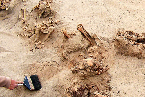 Sốc: Phát hiện mộ trẻ em tập thể lớn nhất thế giới ở Peru