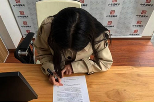 Sợ Covid-19, nữ giám đốc trẻ lập di chúc để lại nhà cho bạn thân