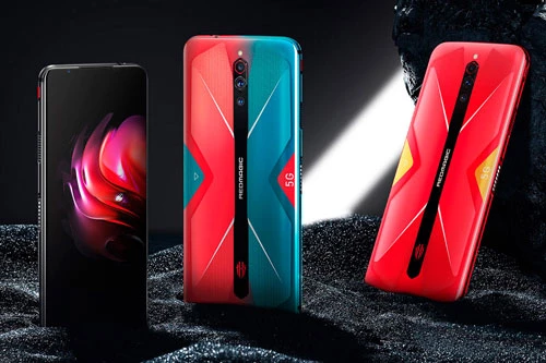 ZTE Nubia Red Magic 5G có 3 màu Đen, Đỏ và Gradient, lên kệ ở Trung Quốc từ ngày 19/3. Giá bán của phiên bản RAM 8 GB/ROM 128 GB là 3.799 Nhân dân tệ (tương đương 12,61 triệu đồng). Phiên bản RAM 12 GB/ROM 128 GB có giá 4.099 Nhân dân tệ (13,61 triệu đồng). Nếu muốn tậu bản RAM 12 GB/ROM 256 GB, khách hàng phải chi 4.399 Nhân dân tệ (14,61 triệu đồng). Phiên bản RAM 16 GB/ROM 256 GB được bán với giá 4.999 Nhân dân tệ (16,60 triệu đồng). Riêng phiên bản trong suốt với RAM 12 GB/ROM 256 GB được niêm yết ở mức 4.599 Nhân dân tệ (15,27 triệu đồng). Tùy chọn RAM 12 GB/ROM 256 GB với giá 5.199 nhân dân tệ (17,26 triệu đồng).