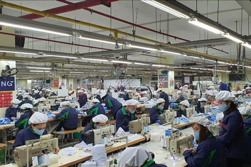 Doanh thu công ty dệt may tăng vọt nhờ bán khẩu trang