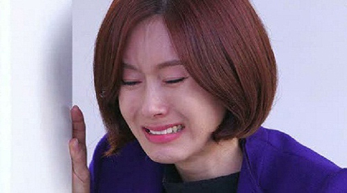 Đau đớn phát hiện, cứ 'chiến tranh' là chồng lại nhắn tin với người yêu cũ kể xấu vợ