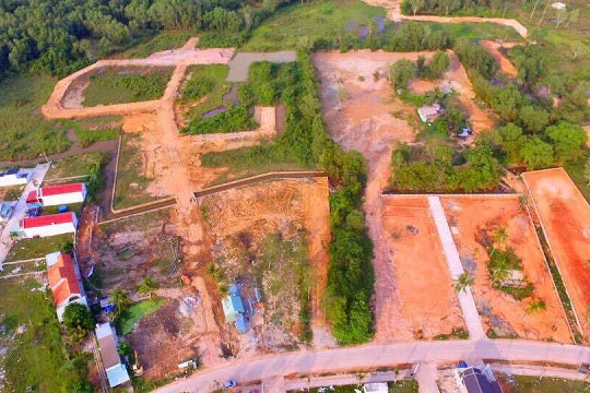 Một miếng đất tại Phú Quốc được phân lô bán nền. Ảnh: Lê Xuân
