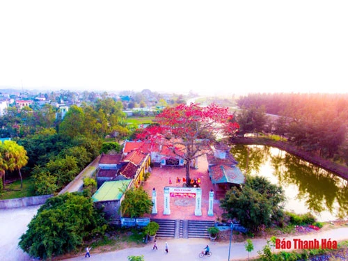 Đền Cá Lập tọa lạc tại phường Quảng Tiến (TP Sầm Sơn) có niên đại hàng trăm năm lịch sử. Ngôi đền nằm trong Cụm di tích chùa Khải Nam – đền Cá Lập, được Bộ Văn hóa, Thể thao và Du lịch xếp hạng di tích Quốc gia vào năm 1999.