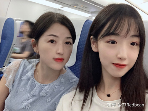 Đăng ảnh mẹ trẻ trung, xinh như hot girl, cô gái "nổ inbox" vì quá nhiều người muốn làm quen