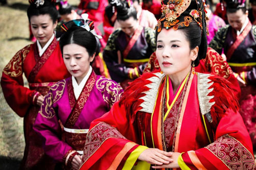 Phụ nữ thà chết vì con, nhưng vị thái hậu độc ác này lại sống chết giết con, đội người tình lên đầu