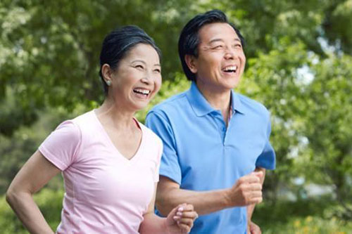 Để sống hạnh phúc tuổi trung niên, cần buông bỏ những thứ này