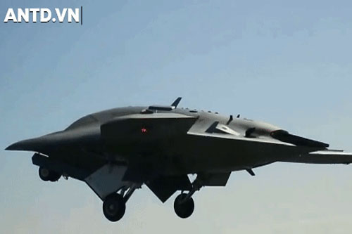 X-47B - Khí tài cực nguy hiểm Mỹ từng thử nghiệm trên tàu sân bay