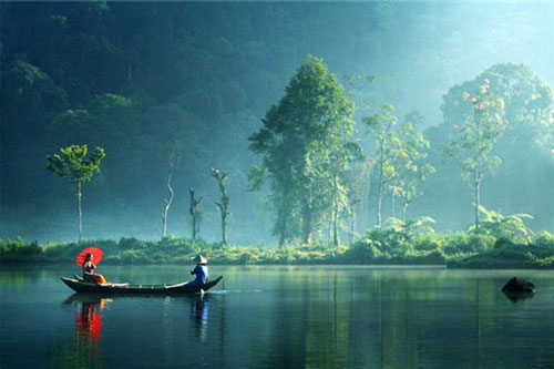 Nước vì ở nơi thấp mà trở thành biển lớn, người biết hạ mình mới là người thông tuệ