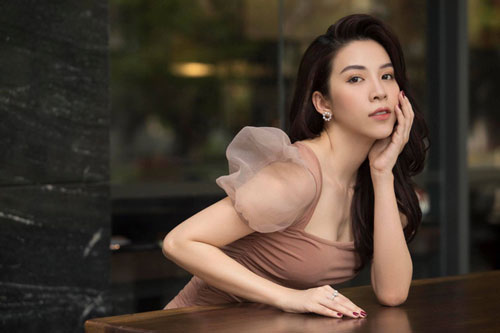 Rũ bỏ hình tượng nóng bỏng, diễn viên Ngô Phương Anh nữ tính, ngọt ngào trong bộ ảnh mới