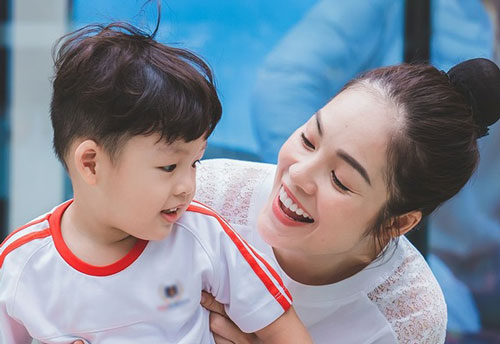 Dương Cẩm Lynh: “Trông con “thời Covid-19” - cái khó ló cái khôn”