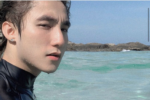 Sơn Tùng lại khiến fan "mất máu" vì khoe vẻ đẹp cận mặt không góc chết