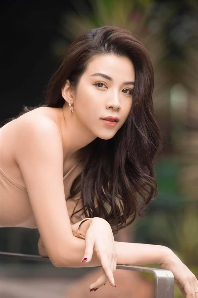 Rũ bỏ hình tượng nóng bỏng, sexy, diễn viên Ngô Phương Anh nữ tính, ngọt ngào trong bộ ảnh mới - Ảnh 3.