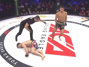 Những pha ra đòn đáng sợ nhất làng MMA và quyền anh trong đầu tháng 3/2020