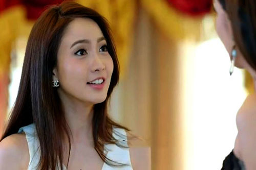 Nhìn thấy cảnh mẹ kéo chị dâu lên xe trả về nhà ngoại mà tôi không cầm nổi nước mắt thương cho nỗi đau mà mẹ đang phải trải qua