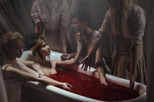 Bí quyết làm đẹp có '1-0-2' của những phụ nữ độc ác nhất mọi thời đại: Có người tắm cả máu tươi