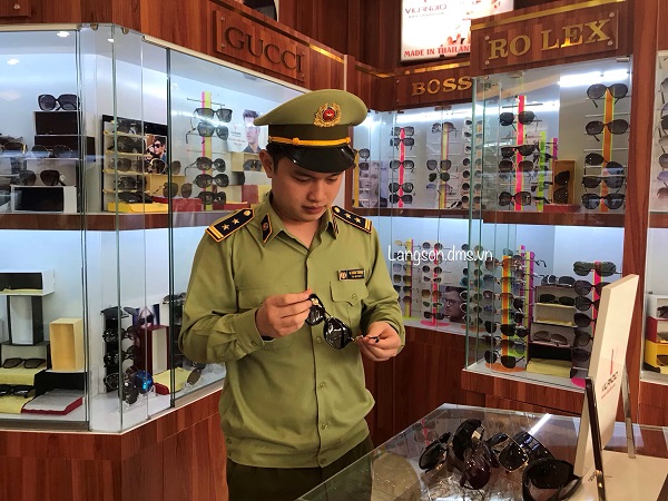 Lạng Sơn xử lý 3 cơ sở bán mắt kính giả nhãn hiệu