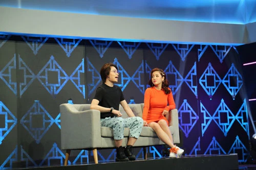 Quang Trung (trái) tiết lộ về tật xấu của khách mời Quốc Khánh.