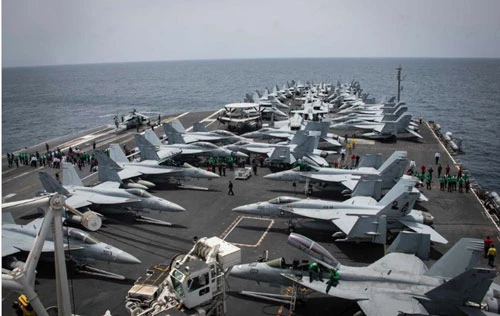 Tàu sân bay USS Abraham Lincoln của Mỹ. Ảnh: AP.