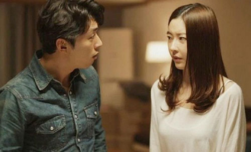 Sau 5 tháng không về nhà, tôi chết điếng khi vợ hớn hở gọi điện: "Chồng ơi em có thai 3 tháng rồi, anh gửi thêm tiền cho em bồi bổ!"