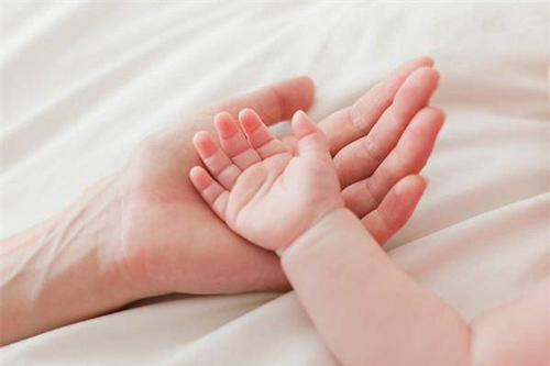 2 bộ phận của trẻ mẹ chạm càng nhiều con càng thông minh, giỏi giang vượt trội