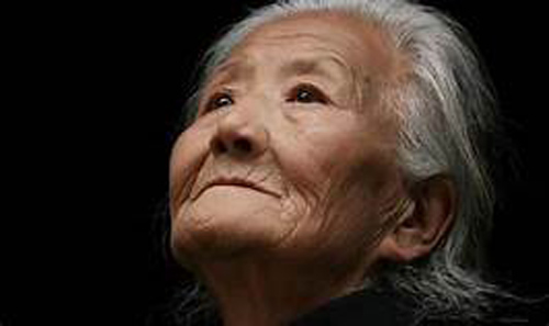 Bức thư tuyệt mệnh của người mẹ 80 tuổi "hối hận vì sinh ra 4 con trai" khiến người người rơi lệ