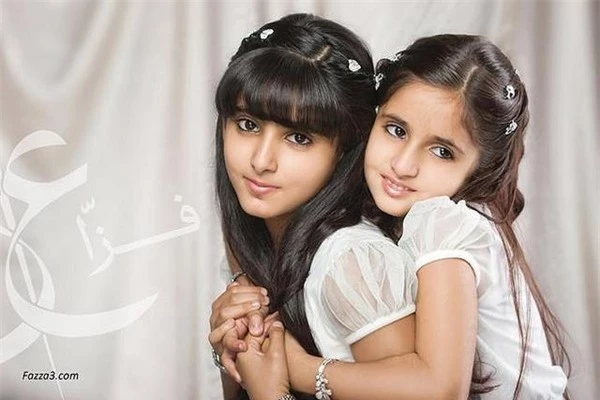 Hai tiểu công chúa Dubai từng làm chao đảo cộng đồng mạng giờ đã trưởng thành với vẻ ngoài xinh đẹp hết phần thiên hạ - Ảnh 2.