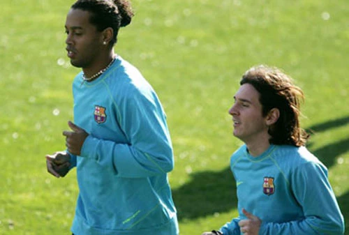 Ronaldinho và Lionel Messi.