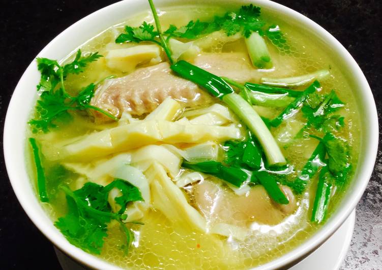 Công thức nấu canh măng ngon suất sắc chỉ với 1 thứ gia vị quen thuộc, tha hồ ăn mà không sợ độc