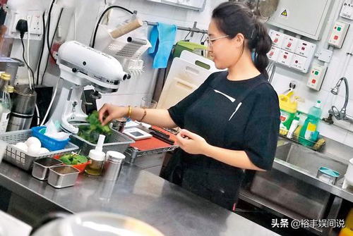 Sao nữ TVB làm phục vụ tại nhà hàng để kiếm sống