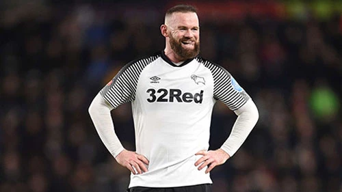 Rooney đang đảm nhiệm cả 2 nhiệm vụ cầu thủ và thành viên BHL Derby County