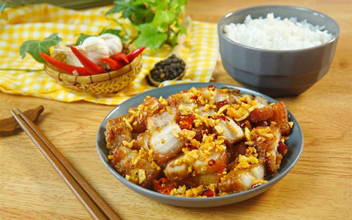 Hướng dẫn làm ba rọi sốt tỏi cay đậm đà ai cũng có thể làm