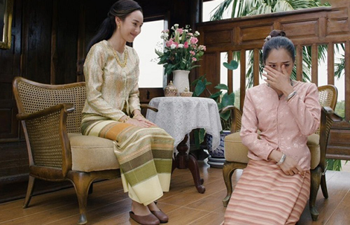 Biết con trai 10 tuổi là con riêng của chồng và bồ, phản ứng của vợ khiến ai nấy lắng lòng